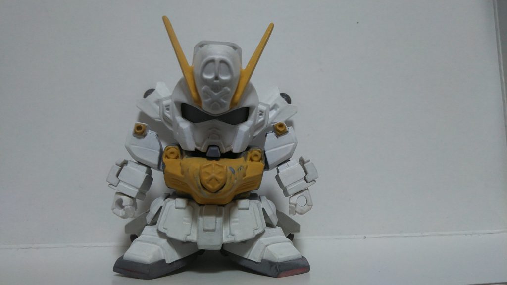 下地塗料のアクリジョンベースカラーを塗ったところ。ところどころ黄色いのは後の塗装の都合です。