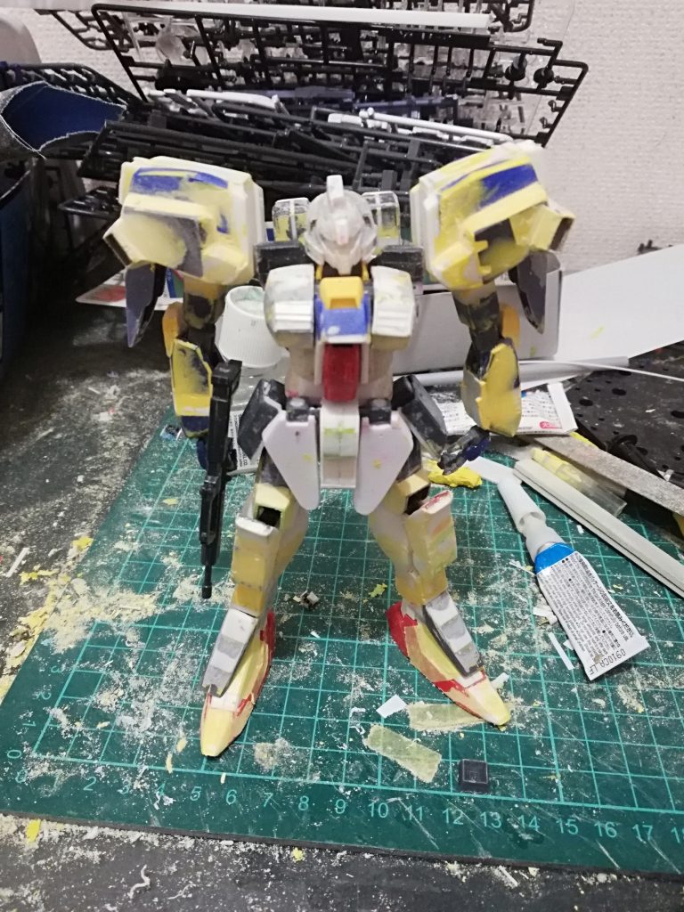 腕と太ももはヘイズルのそれを加工して使っています。