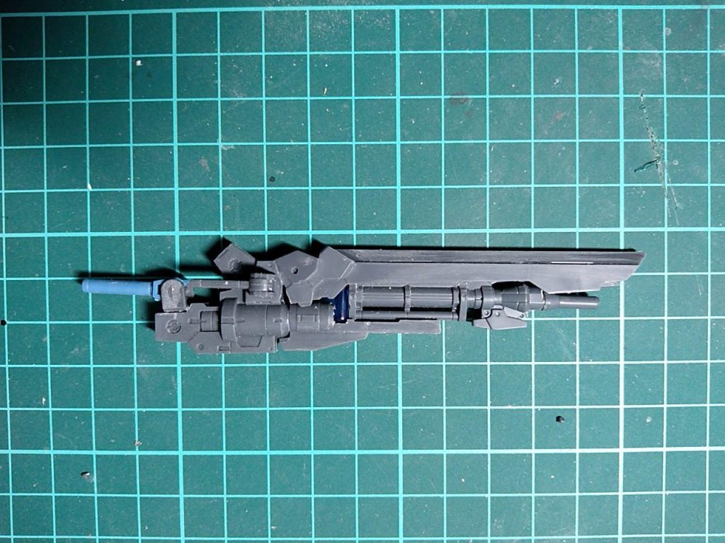 武器はいろんな方のカスタム例を参考に。オプセ3の剣パーツ、ラビオット銃、アルト武器セット、アタックサブマリンのパーツなど30MMパーツをいろいろ組み合わせ。