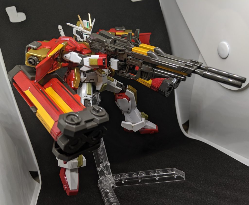 ヴァリアブル・サイコ・ライフルいわゆるEXVSシリーズで使われているメイン射撃の武装。新規パーツなだけありしっかりとした造形になってます、ハンドパーツも専用のが付属している為、連結して構える事も可能。