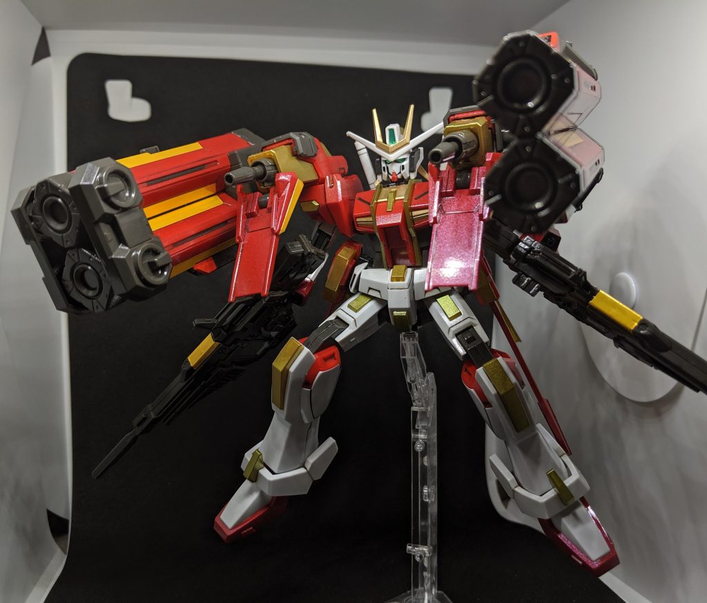 ブラスター・カノンEXVSシリーズで使われているサブ射撃の武装、正式には極限進化状態なので名称は「強化型ブラスター・カノン」。こちらも、肩のボール軸に補強をしなければ安定してポーズを取らせることが難しいです。（肩のユニットさえ外せば軽くなるので、補強無しでもポーズを取らせる事は可能。