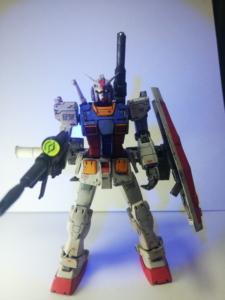 センサー類は蛍光塗料ですバズーカのセンサー、後頭部センサー、ショルダーキャノンのセンサーも同様に蛍光塗料です