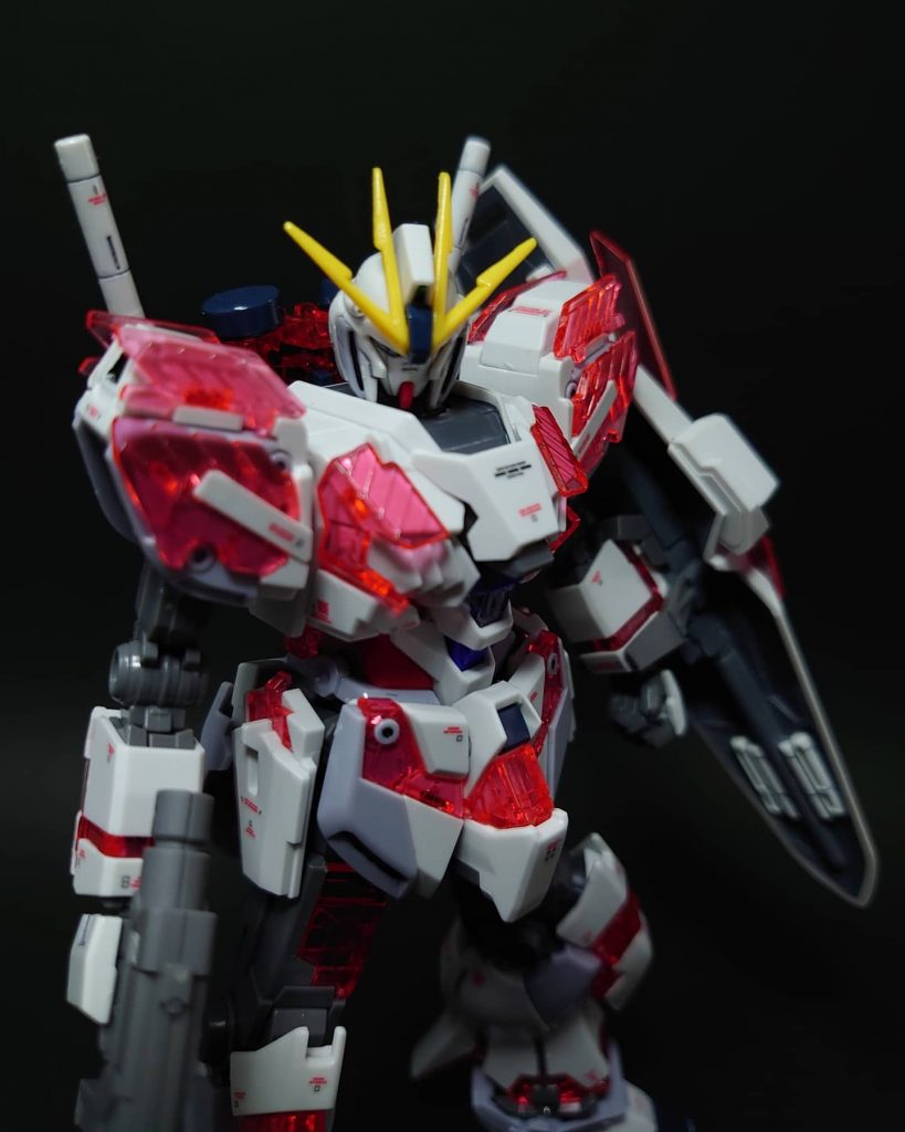 時代的には「逆襲のシャア」くらいの年代に作られたモビルスーツらしいですね！なんとなくニューガンダムっぽいお顔🌟