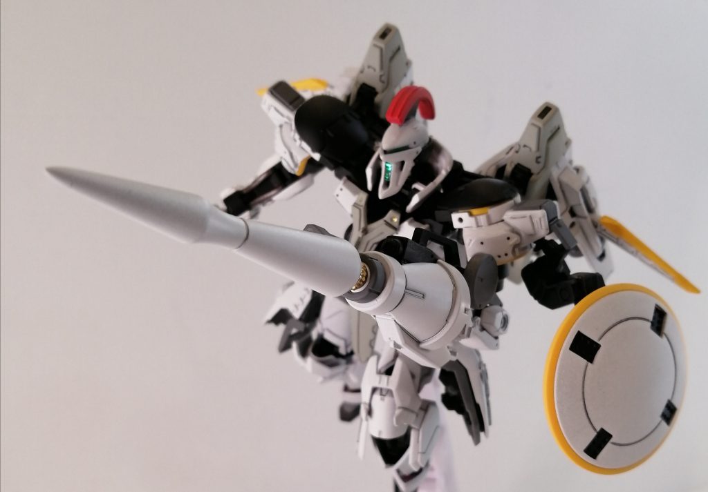 ヴァルキュリア・スーパーバーニアから繰り出される突撃はナノラミネートアーマーを貫通する。