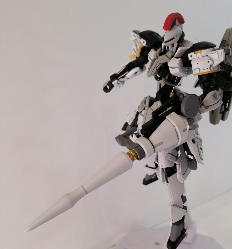 ランスユニットトド・ミルコネンが裏ルートから入手したシュヴァルベグレイズ用のランスユニット。このとき既にギャラルホルンの主力量産機はレギンレイズになっており、倉庫を圧迫するだけだったこの武装をトド・ミルコネンが独自の裏ルートから入手した。