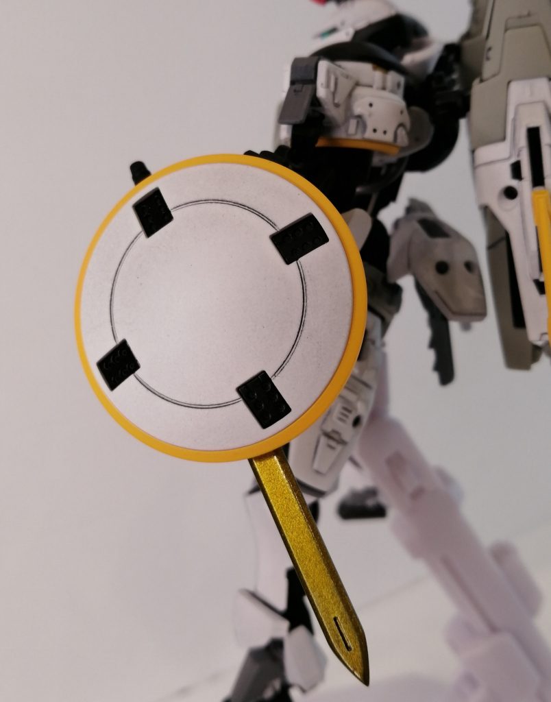 非使用時はシールドの裏側にマウントされる。