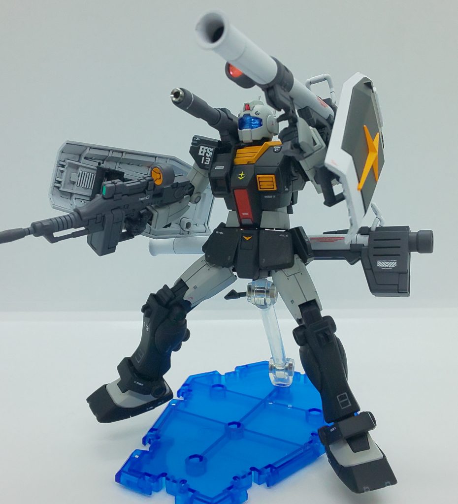 オリジンガンダムの試作ビームライフルも持たせて。エースパイロットなので、この位の装備は支給されたと想定して持たせました。