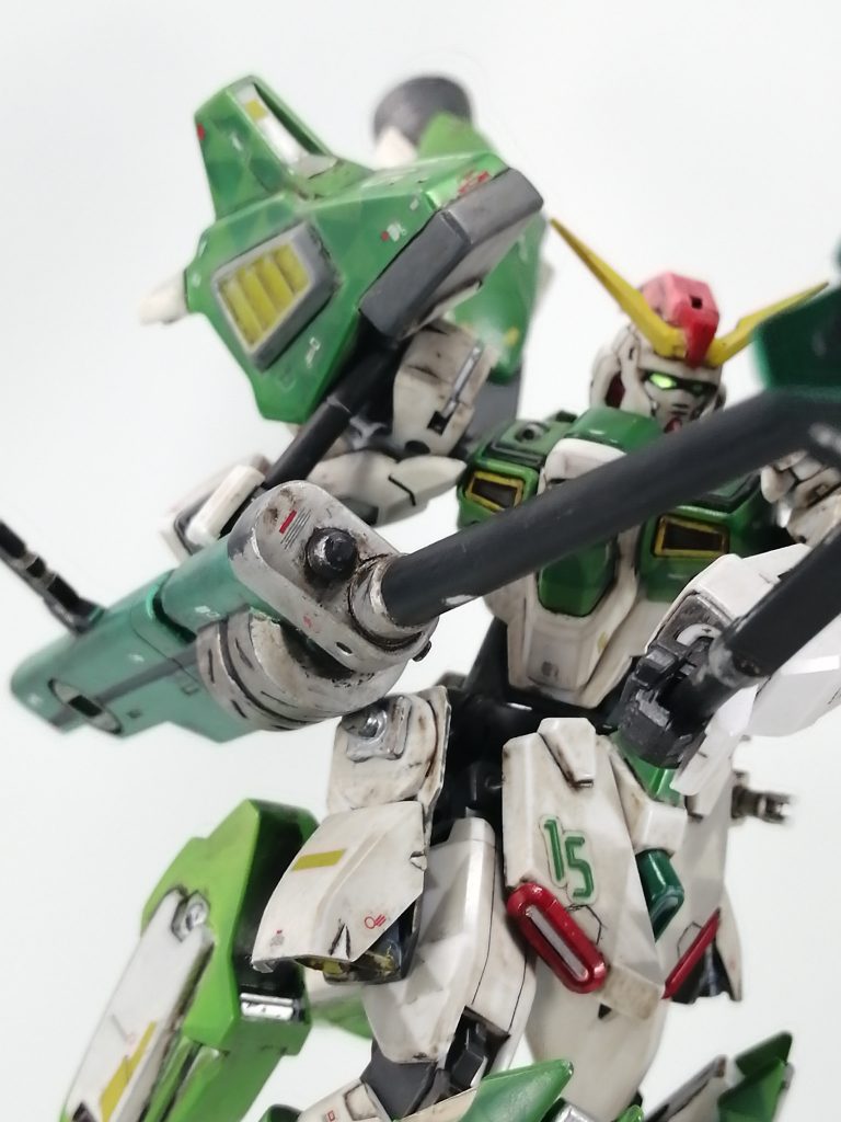 両手持ちしたショットランサーを腰だめに構えて……突き立てる！