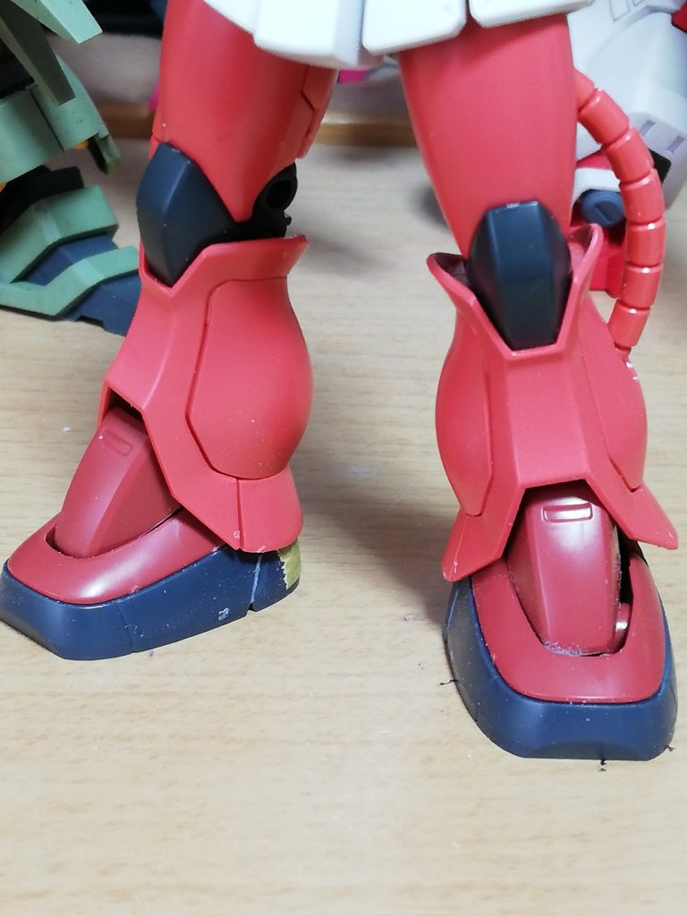 足首はオリジンザクから。贅沢!