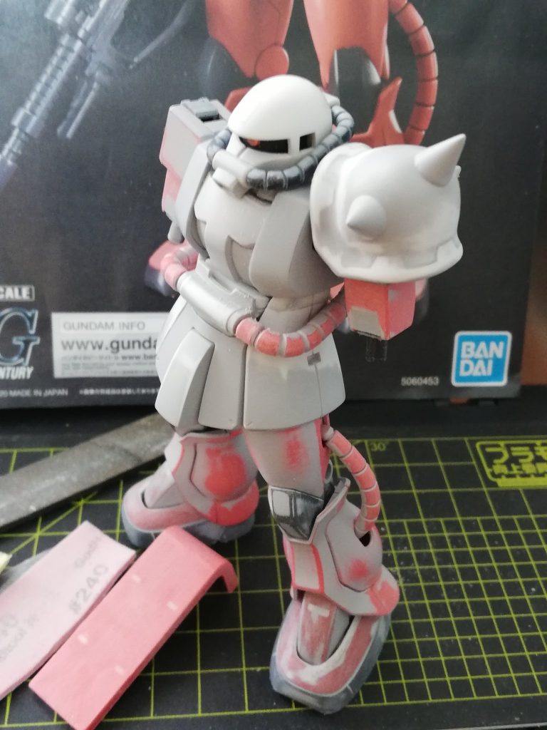 ガワラ曲げの関節にフタをしてます。表情が出せればいいのでその後可動は死んでます。