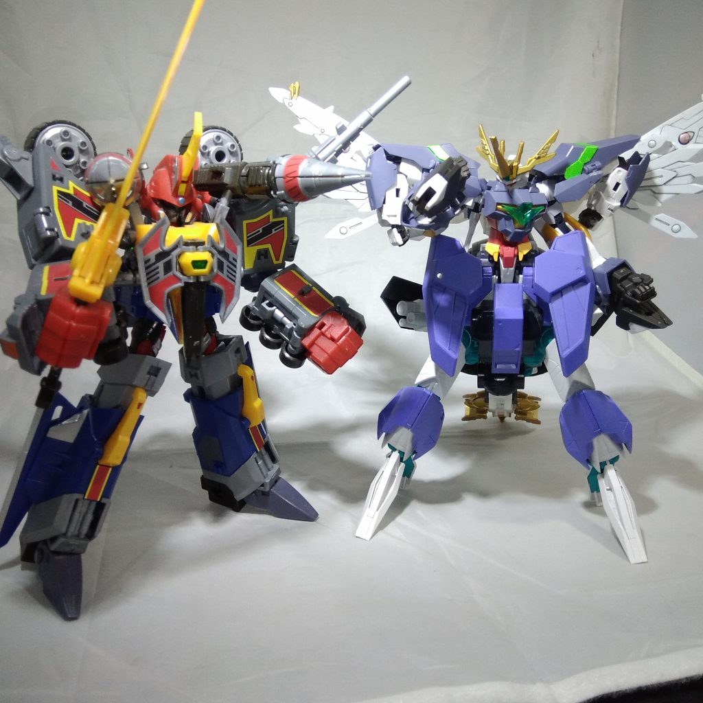 ミニプラフルパワーグリッドマンとサイズ比較どちらも大きいし迫力がすごいっす…