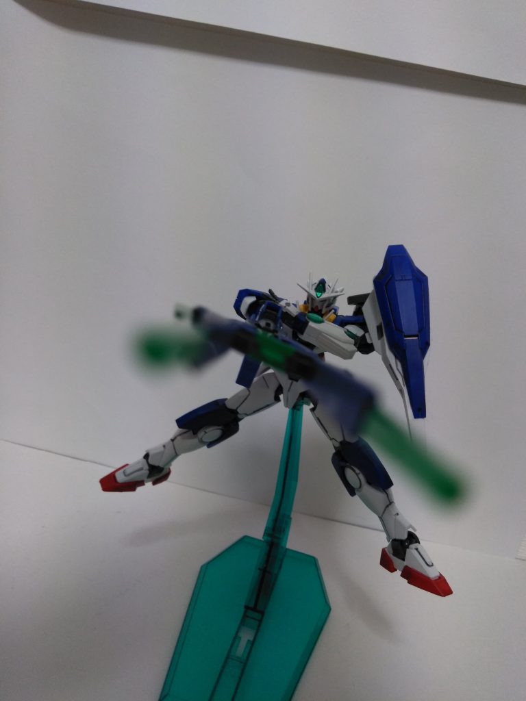 ティエリア「だめだぁトランザムは対話の切り札!ここで使うわけには」俺はガンダム「クッ…トランザム!」ティエリア「刹那ァ!」使うなと言われ使うのがガンダムだ!