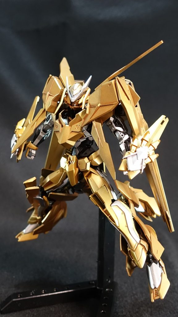 フロントショットクアドロ形態はノーマル牙狼っぽくなるよう外装は金銀に塗装、リアルタッチマーカー（オレンジ）でスミ入れ。