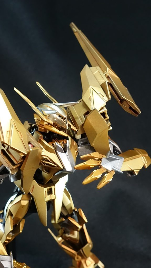 バストアップ獣っぽいフォルムがカッコいい。ただこのキット脚が長すぎてまともにポーズとれないのが難点ですねぇ(--)