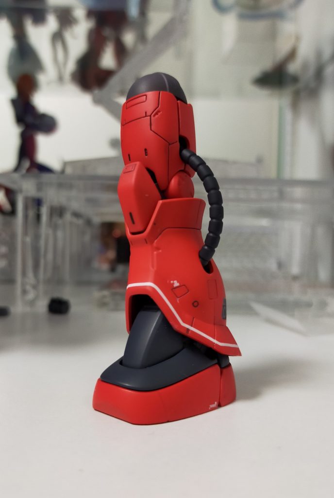 足の完成。内部関節を改修しています。