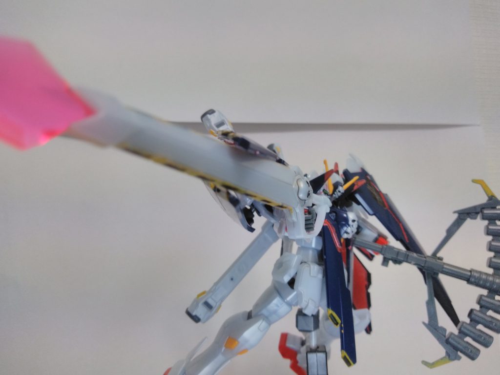 この武装ビームガン状態でもビームサーベルが使えるらしいです(らしいばっか！)