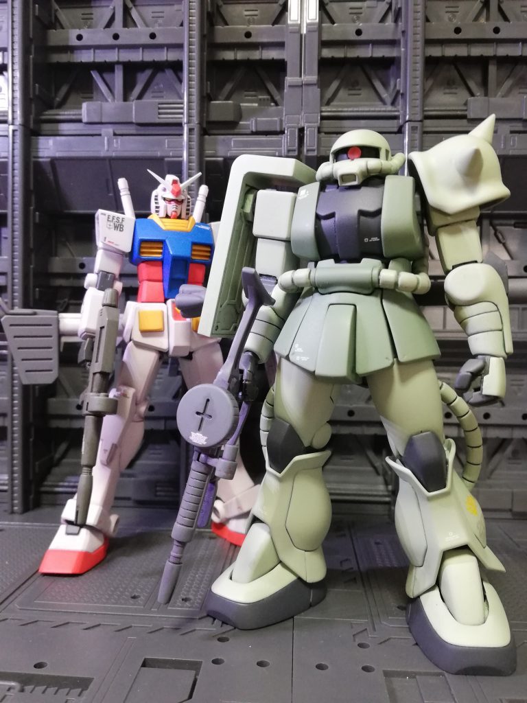 以前作ったガンダムと。どちらもつるんとした、アニメっぽさと今どきのバランスをいい塩梅にまとめたいと思って作ったものです。