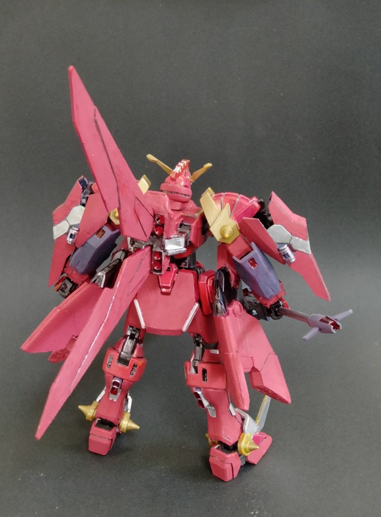 背部のバインダーを縦向きに、少し歪ですが、スラスターをパテで作成。