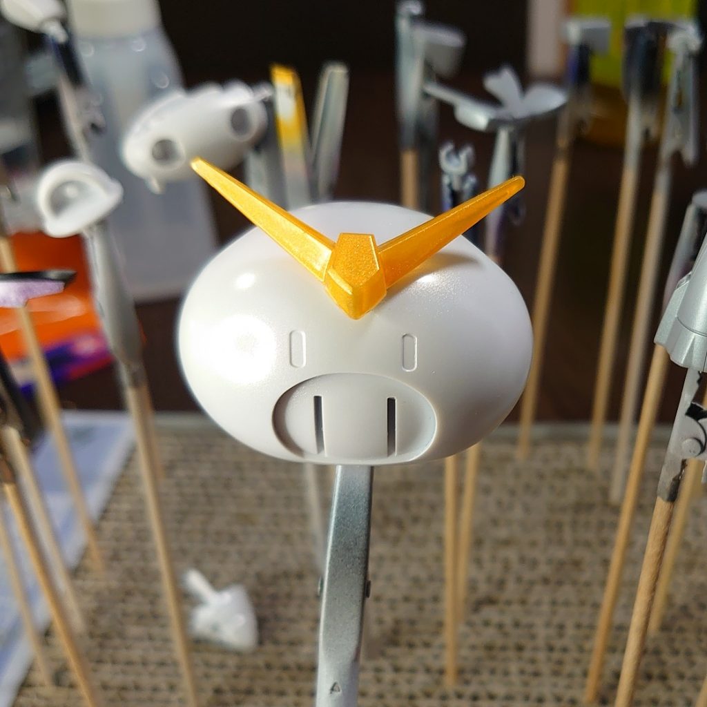 頭のアンテナはSDガンダムから拝借し磁石で着脱可能としました。