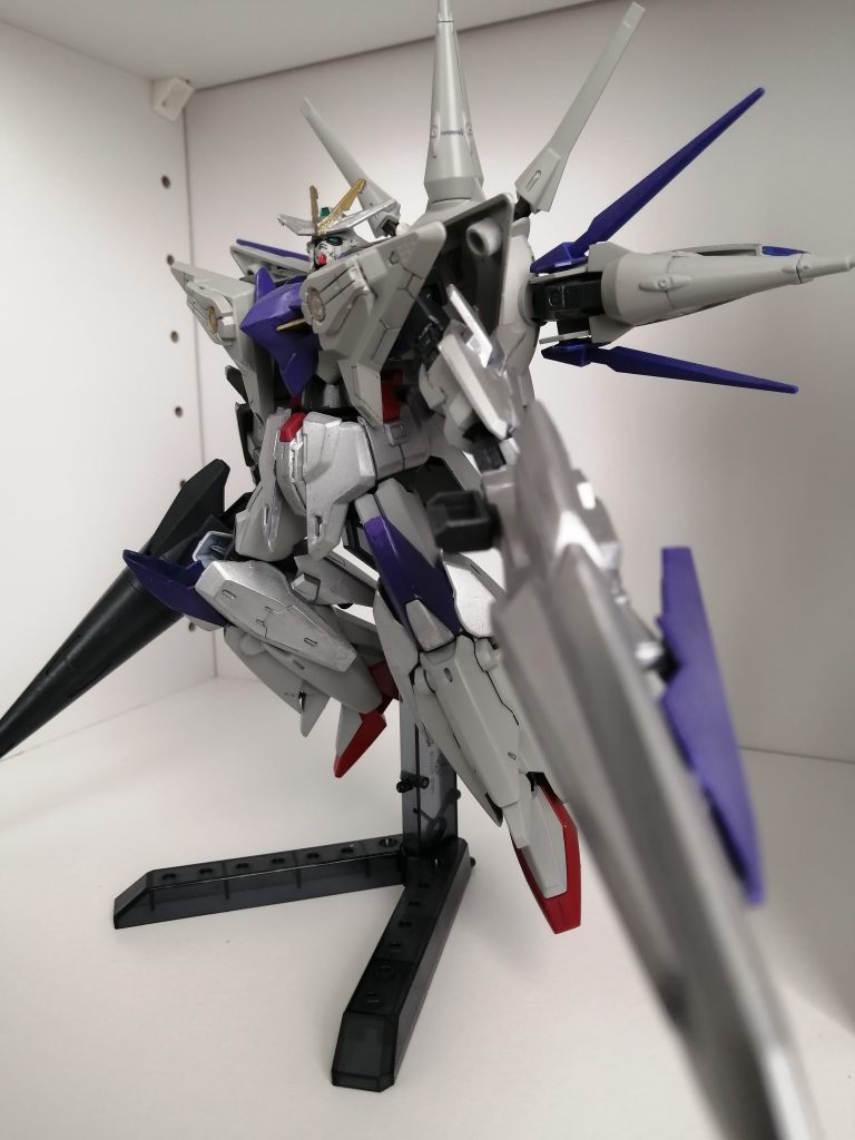 デスティニー終了後の反クライン派の組織が秘密裏に製造した機体という設定です。名前にプロヴィデンスがついているのは、クライン派の力の象徴であろうキラ・ヤマトを追い詰めた機体であるプロヴィデンスガンダムにあやかる形でつけられているという感じです。