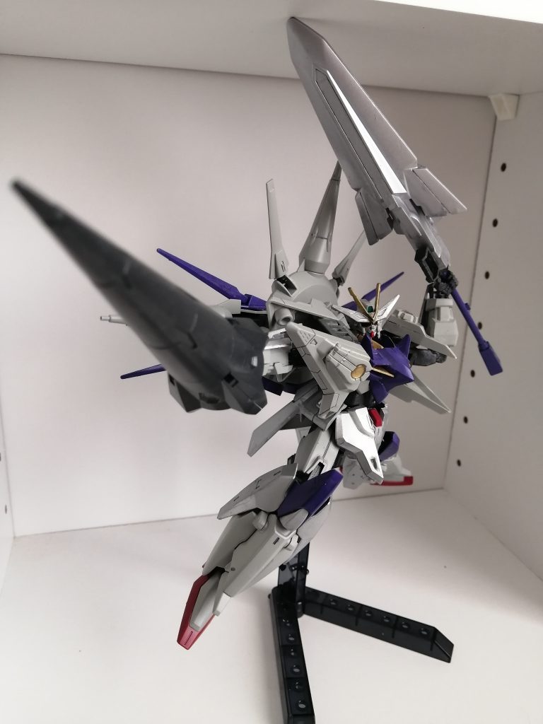 メインウェポンは内部に核動力搭載のビームガン付きPS装甲のランスと、劣化ヤタノカガミでコーティングされたレアメタルの大剣です。かっこいい名前は思いつきまでんでした。