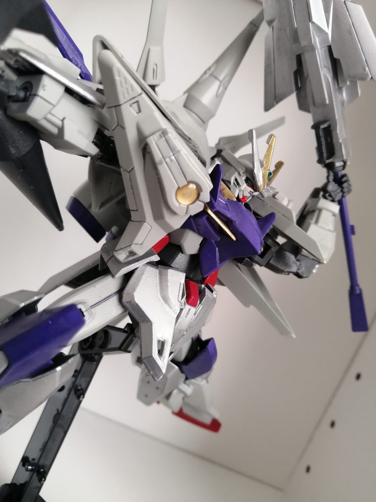 SDクスィーとエクシアの前腕で作ったでかい両肩はゲシュマイディッヒ・パンツァーということになっています。