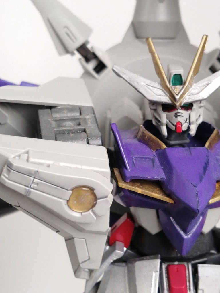 塗装は今までの写真でもおわかりでしょうが見てのとおり残念です。もっとがんばります。ちなみに頭をこれにしたのは大きな角がクルーゼの仮面になんとなく見えたからです。ご覧いただきありがとうございました。