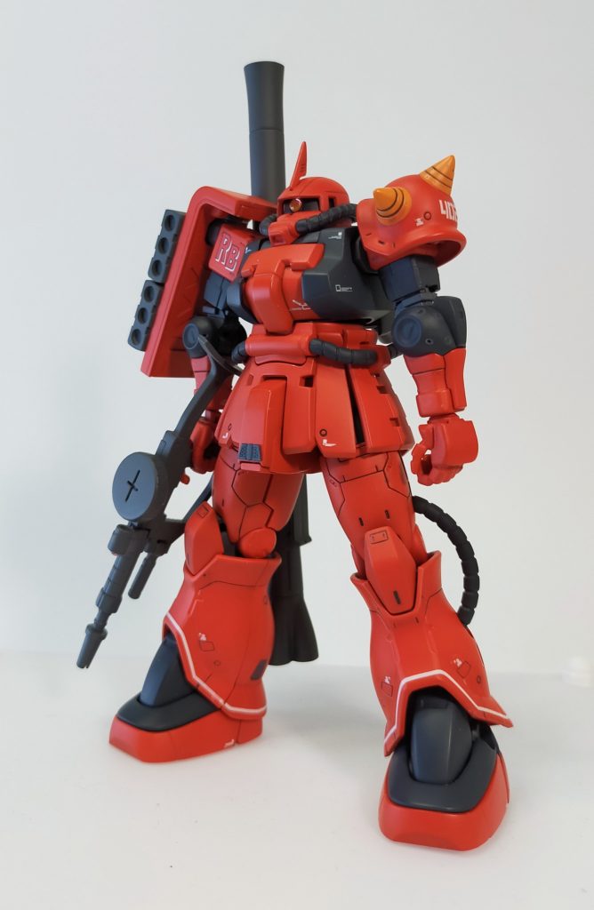 ・肩と前腕は後ハメ加工をし、合わせ目消しをしています。また肩はマスキングにてスパイクを塗り分けています・足甲を動かせるようにする為に、軸をカットして、3mmボールジョイントを接着しました。・再生工場さん(@GunplaRefine )の握り手を使用しています・股間部に塗装したエッチングパーツを取り付け・足内部の膝関節を削り込み、立ち姿が決まるように調節・モノアイレールを開口して、2.5mmのHアイズを埋め込み・つま先、かかとはヤスリにてエッジの面を消しています・弾倉×3の合わせ目も消しています・頭部のひさしはやや削り込んでいます・脚部後側のスラスターはエナメルのダークグレイで塗り分けています・水転写デカールで各部ディティールアップ・ザクマシンガンのセンサー部にVCドームの2.5mm、バズーカのセンサー部にHDプレートとVCドーム3mmを設置しています・ランドセルにプラサポの4mmパーツを設置することによりバズーカをマウント出来るようにしました