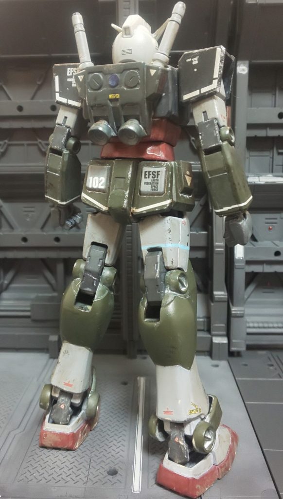 ランドセルと前腕の3mm穴はランナーを突っ込んで接着するというラフなやり方で修正。