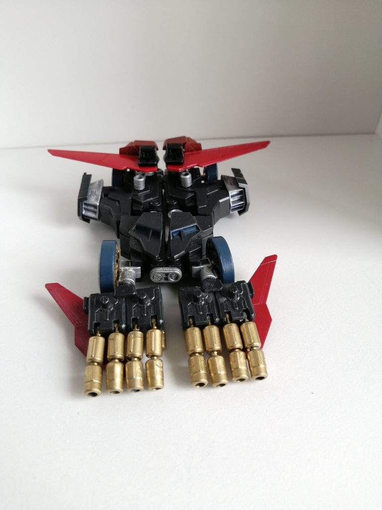 ダイナストライカーフレームにアムアムを、外装に本家と同じく30mmを使いました。あとサバーニャの足首。手はガンプラのキャンペーンのやつです。