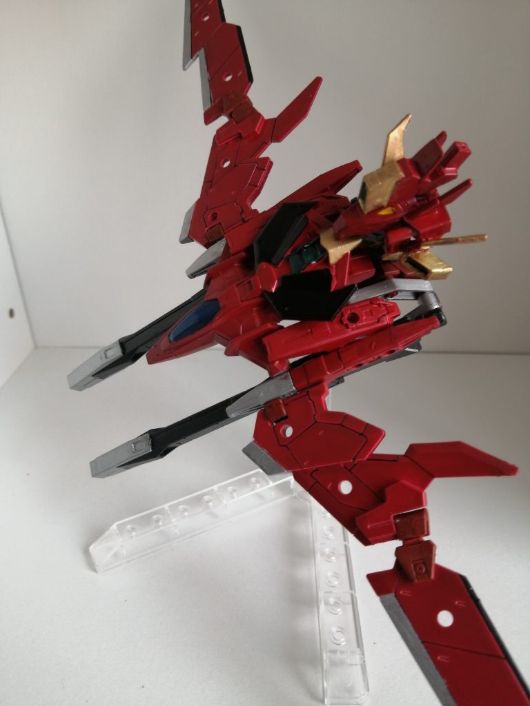 ダイナウイング参考元と同じく30mmを使用しています。基部はチャンプとリクくんの機体の強化パーツを合体させるための戦闘機的なパーツです。