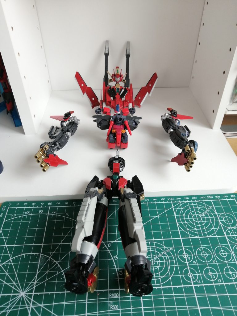 各機合体形態に変形。