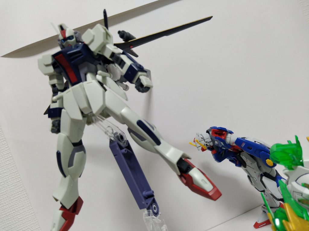 ストライクパック！ストライクガンダム改造に使ったんでちょっと違います、ですがきれいにくっ付きましたデスティニー偉い！お辞儀してる【ジャスティスファイトガンダムにボロボロにされ改心したのかも…】