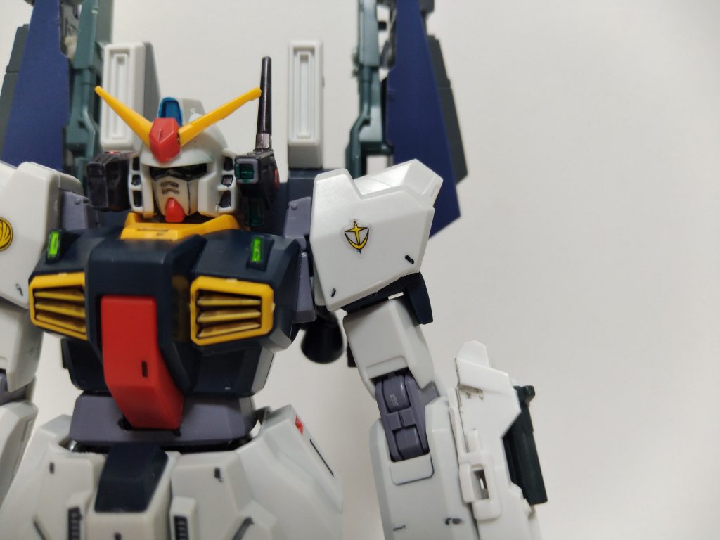 腕が三国創烈伝みたいなディスク入ってるように見える