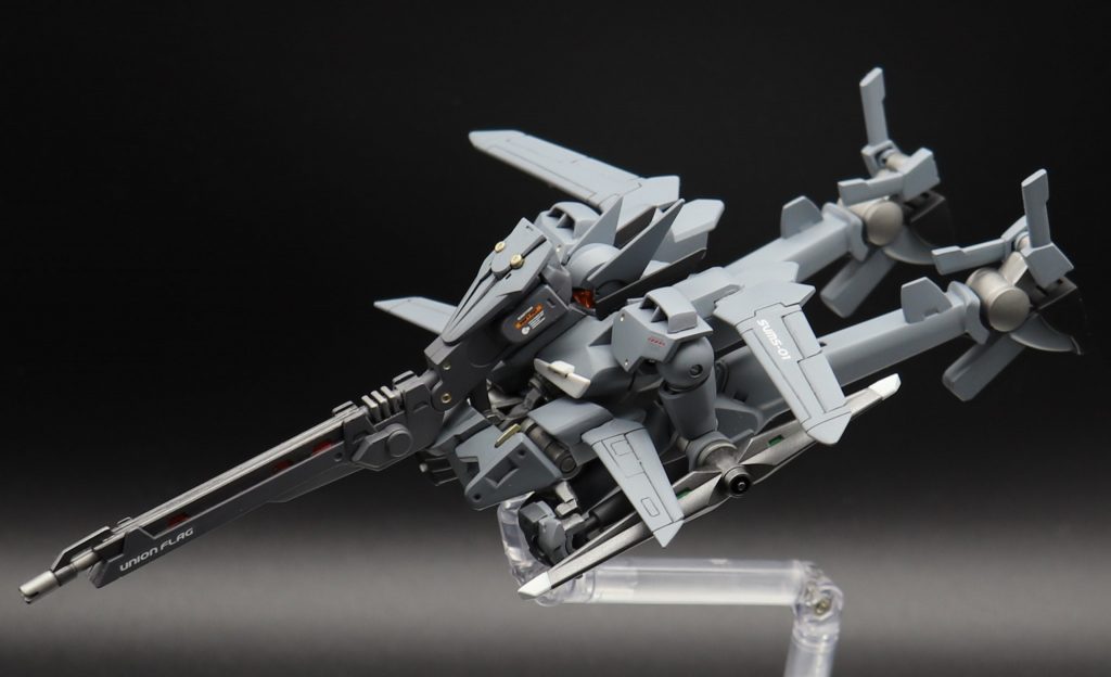 意を決して飛行形態に変形！塗装が少し禿げました😭