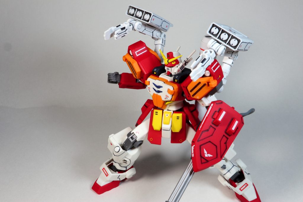 ここからは勝手に私が追加した武装です。まずは3連装ミサイルポッド×2になります。大型なので敵基地・要塞攻撃用の対地ミサイルなイメージです。ミサイルは足せば足すほど映えるので武器追加の基本ですよね。