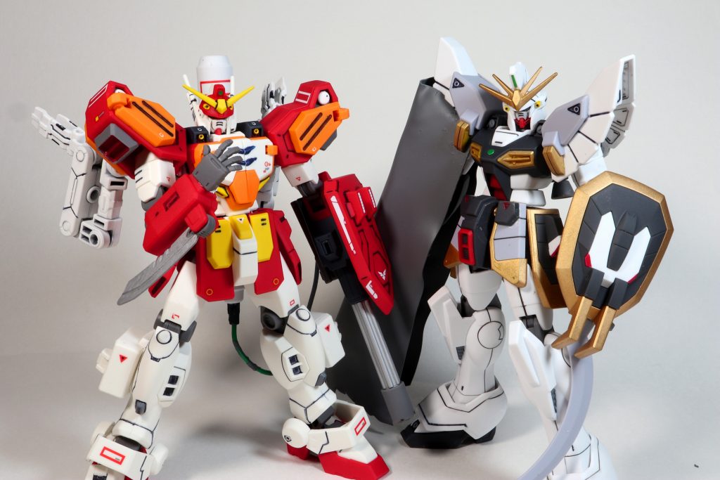 最後に以前作ったサンドロックと並べてガンダム5機確認まであと3機