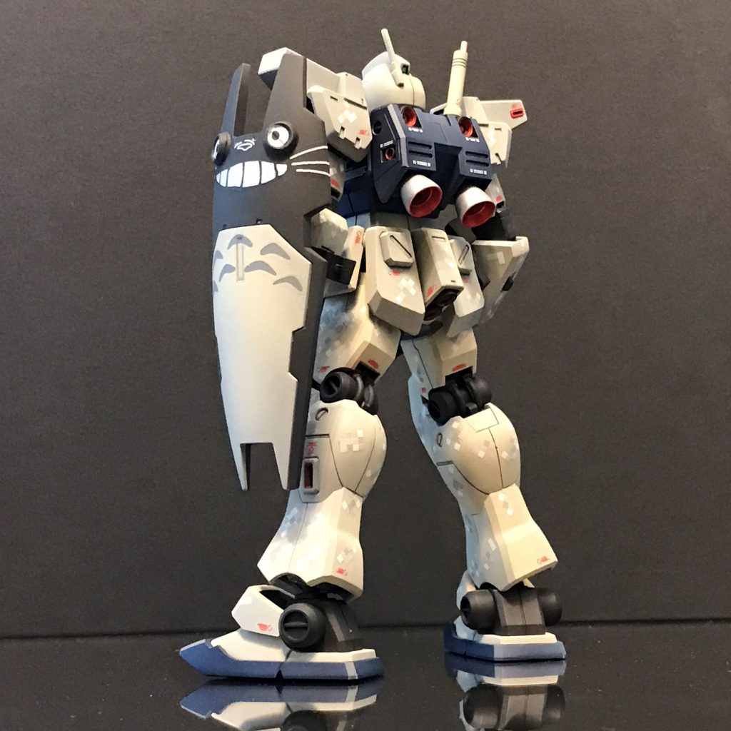 この頃RGM-79シリーズ最新型はN(カスタム)からQ(クゥエル)に生産が既に移行していたため、当機は最前線部隊からの払い下げ品と思われる。