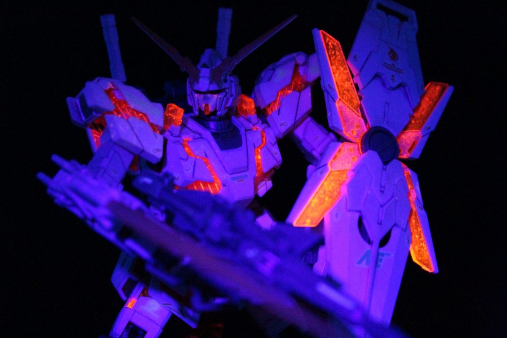 サーベル部も蛍光塗料塗るべきか