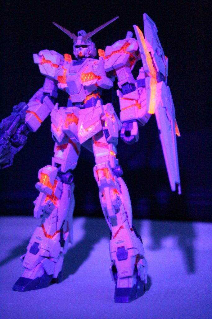 墨入れも蛍光塗料にすべきだった…黒く見える