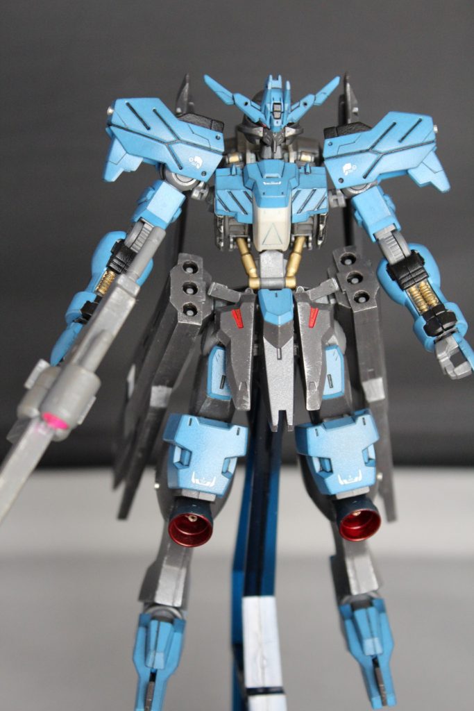 ガンダムフレーム可動面はいいけど、皆さん言うように、腰が細すぎて気になりますね