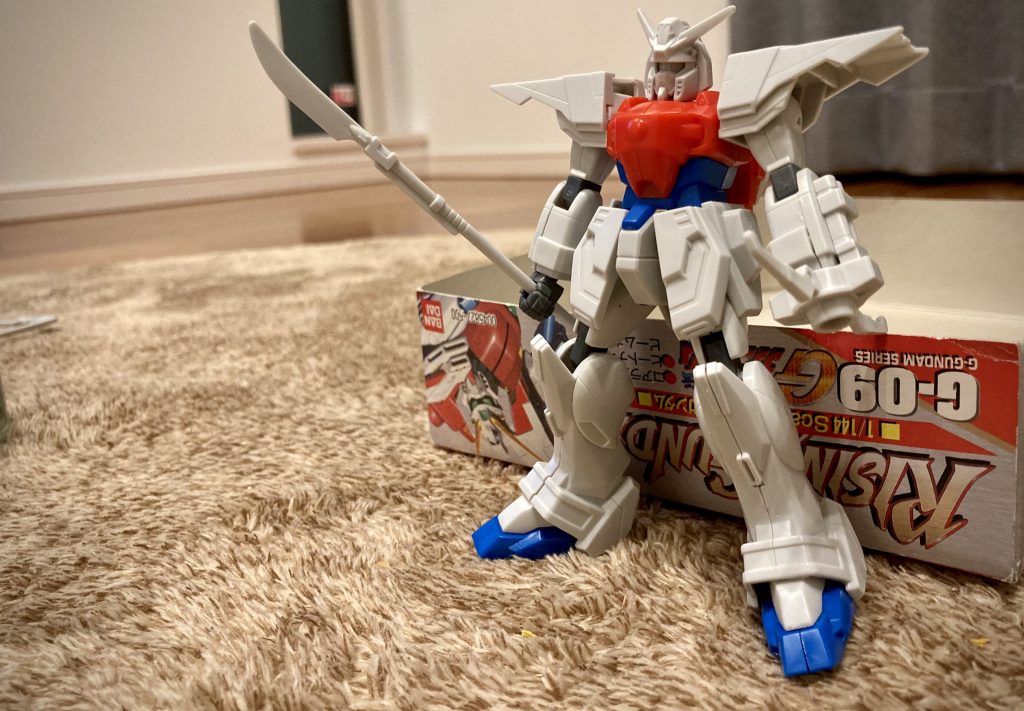 (こちらはライジングガンダムの仮組み。肩と左腕以外はほぼ同じですね)