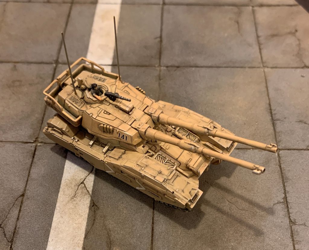 工作内容は下記です。・砲口開口・砲身パーティングライン処理・後部バスケット肉抜き(下部はメッシュ風に加工)・機銃下部の余肉除去・搭乗員設置・アンテナ取り付けどれも大した事はしていませんが、如何せんモノが小さいのでそれなりに神経を使いました。スモークディスチャージャーも微妙な造形だったので作り直したい気持ちが湧きましたが、泥沼に嵌りそうなのでやめました。