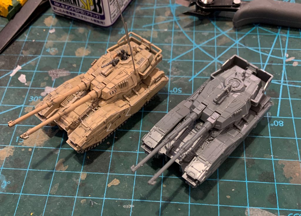 オマケのような小さいキットですが、HGUC地上戦セットにおいてはむしろザクがオマケで61式が本命と言っていいくらい良く出来たキットなので、ちゃんと向き合って作ってみました。とはいえ同スケールのMSに比べればかなり作業量は少なく、乾燥時間を除けば丸1日くらいの作業量でサクッと作れました。2輌付属するので素組み品で全体像をチェックしながら作業できるので良いですね。もう1輌も気が向いたら仕上げようと思います。1/35の方も是非作ってみたいのですが、価格もビッグスケールになるので中々手が伸びない今日この頃です。最後までご覧いただきありがとうございました。