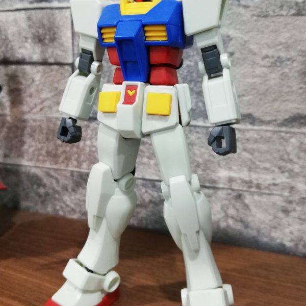 エントリーグレード　ガンダム製作中とりあえず合わせ目消し&ペーパーがけ終了🎵どうしようかな...