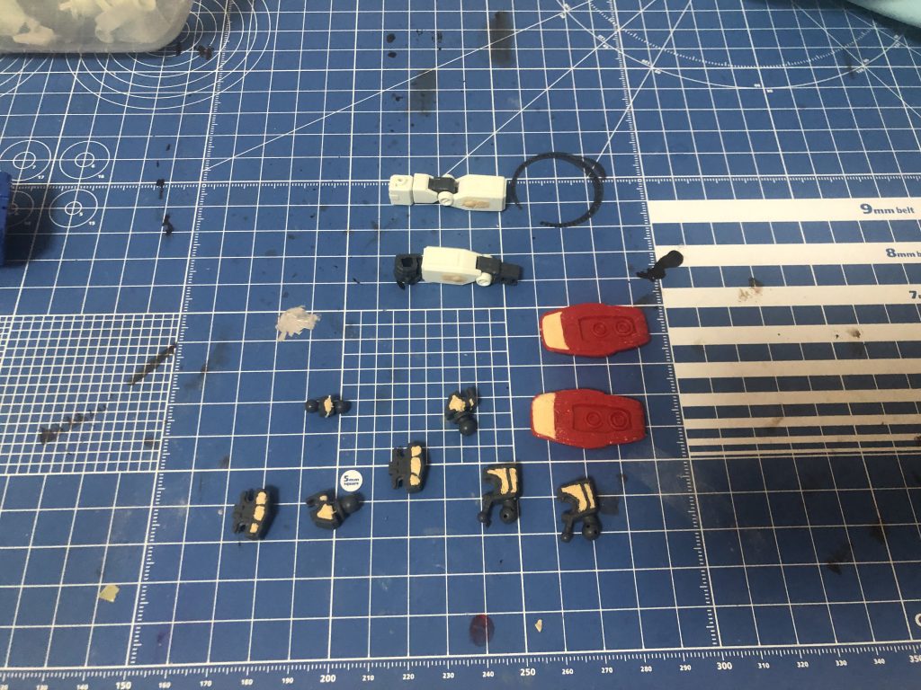 肉抜き穴はパテで埋めました。