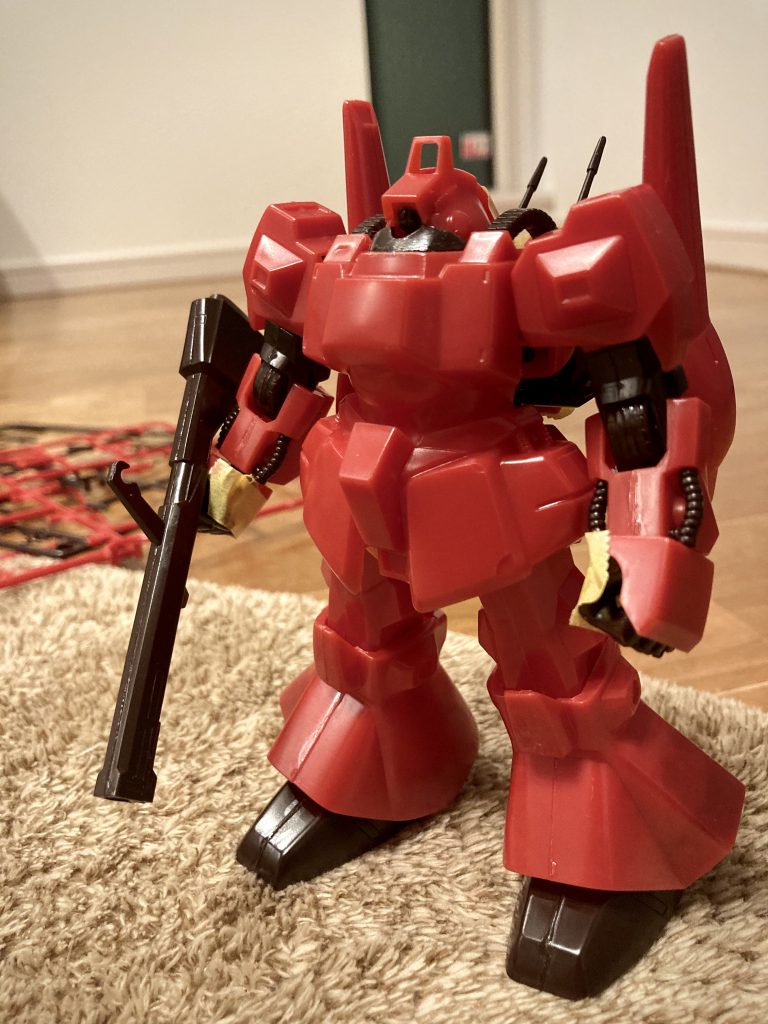 塗装前の仮組み状態はこんな感じでした。色数はもちろん足りないのですが、プロポーションとこのムッチリ感がなんともたまらんです。