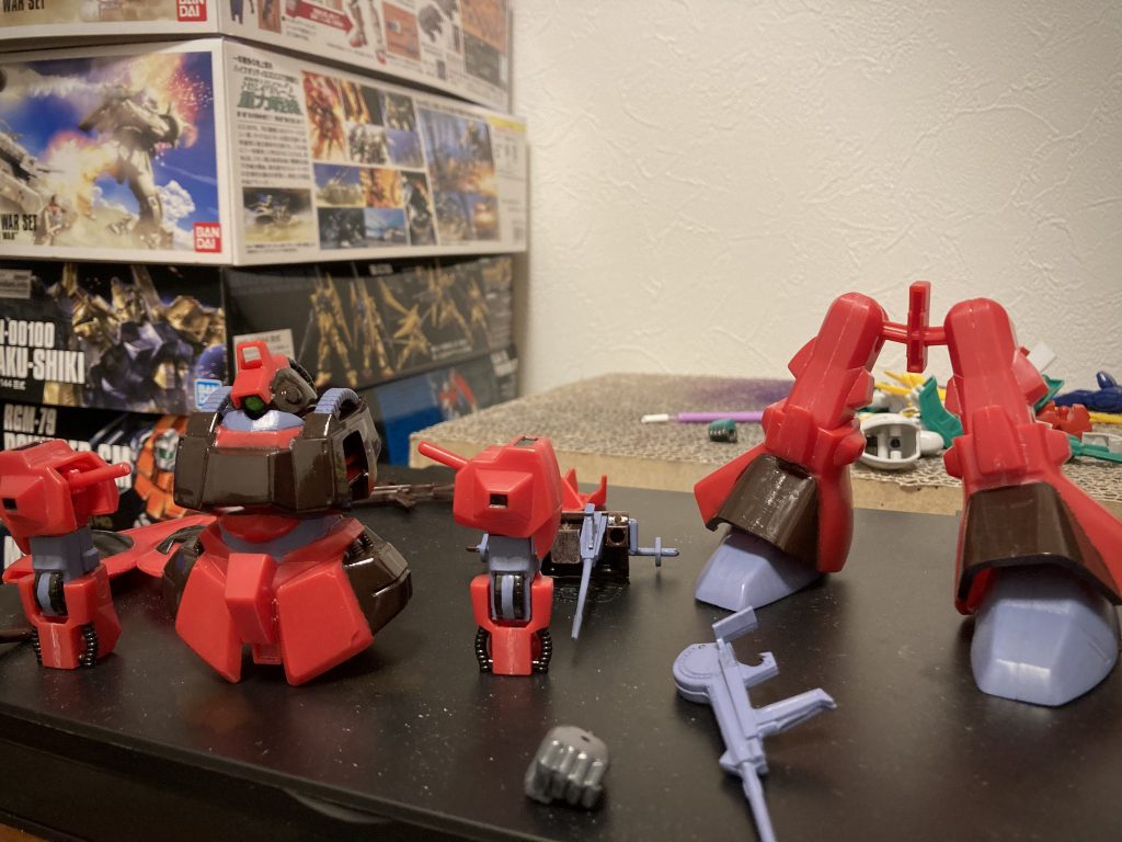 【筆塗り工程その2】カメラアイや茶色と武器類を。