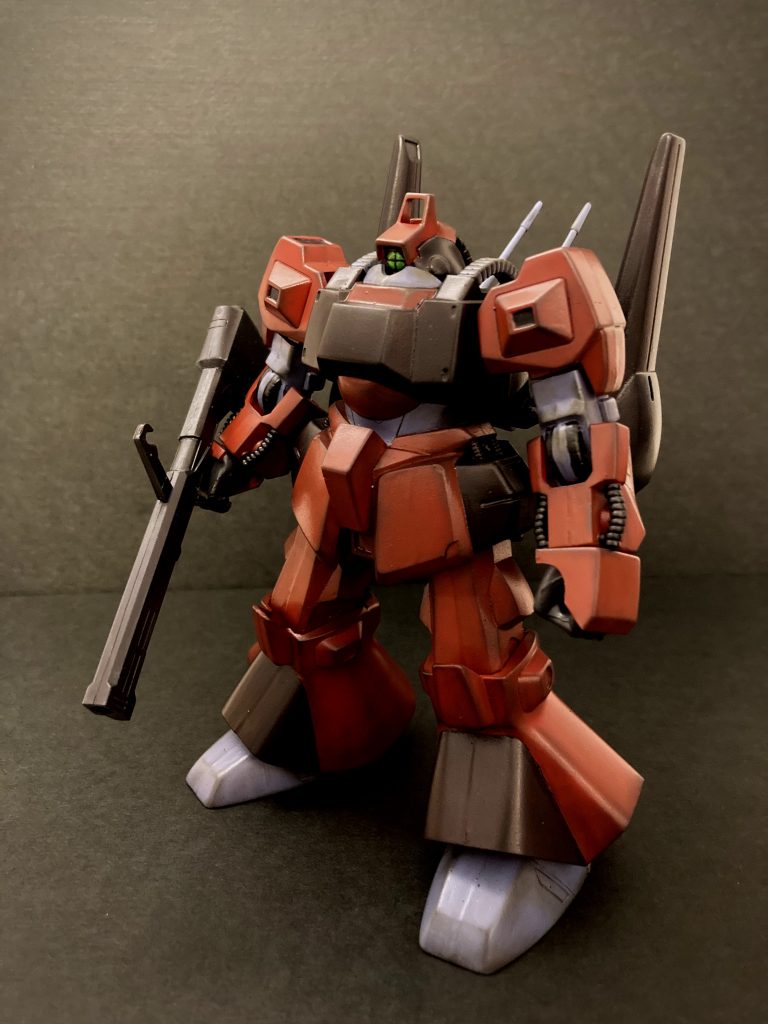 ボディの赤色を落ち着いた色にしたかったので、モンザレッド60%+オレンジ25%+黒15%くらいで調色してみました。