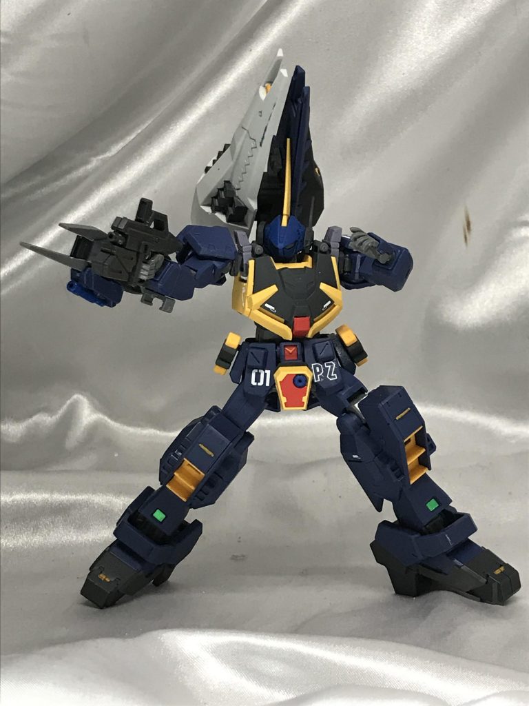 ヘイズルの色、バーザムの色、どちらもティターンズカラーといいつつ微妙に違うので、無塗装で組み合わせるだけで絶妙な濃淡が出て楽しいです。ビームライフルはまんまヘイズルのを持たせています。